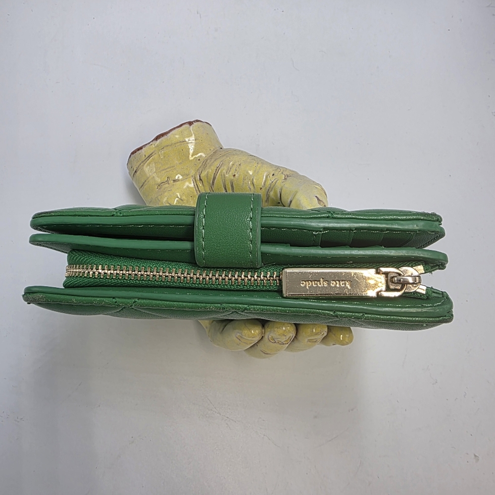 KATE SPADE Carey Medium Compact Bifold Wallet in Bright Green Quilted Leather - Picture 5 of 11